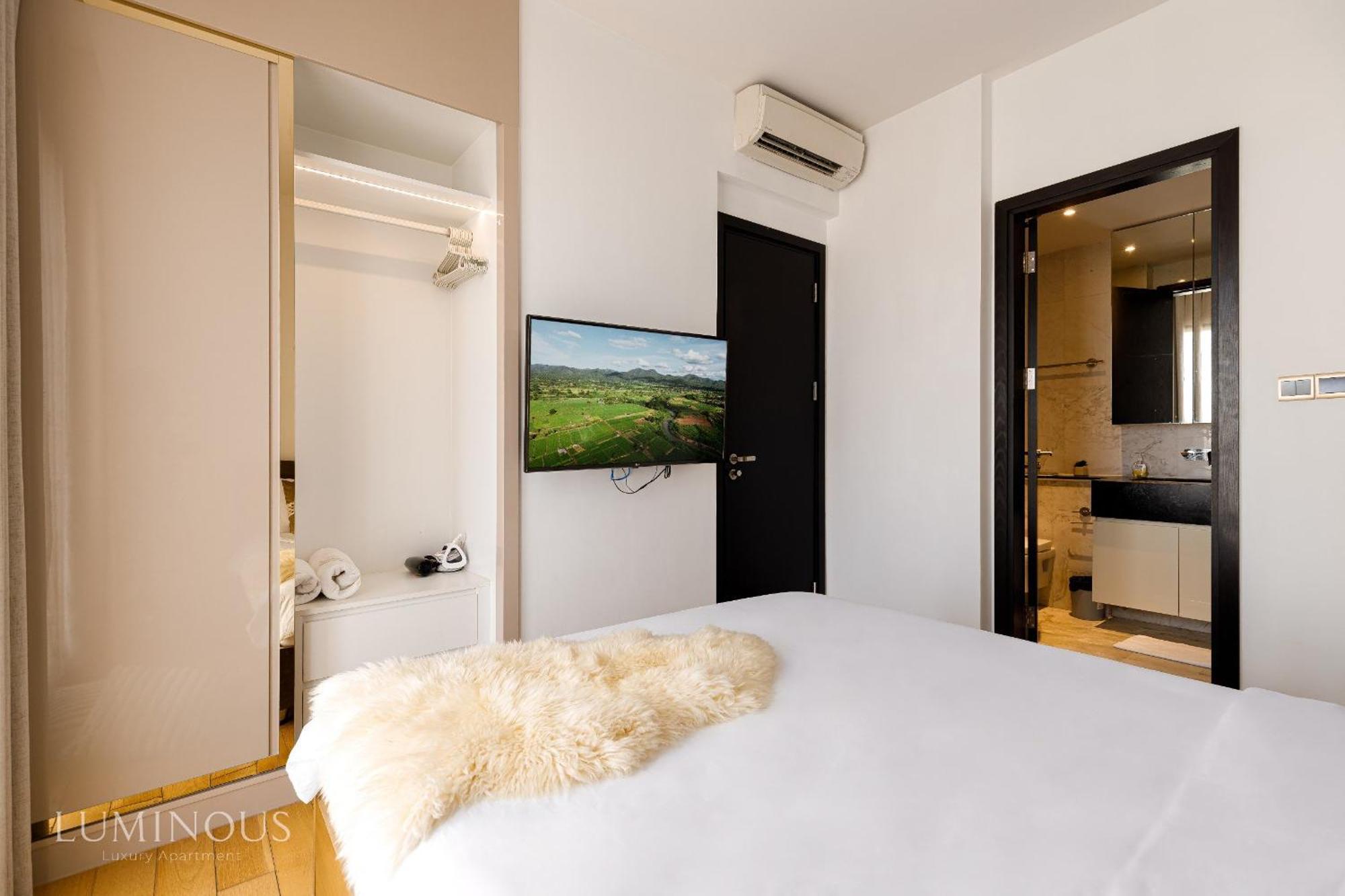 Exclusive 2-3 Bedroom In District 1 Free Pool Gym Sauna Căn hộ
