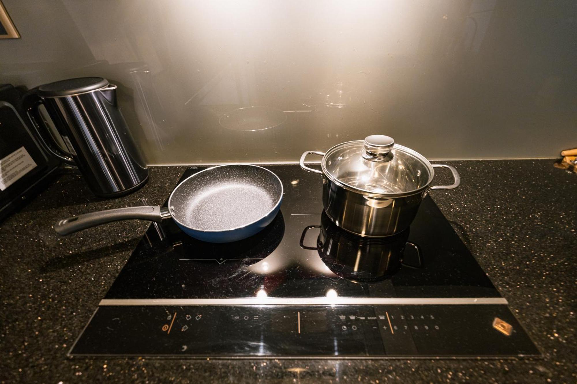 Căn hộ Exclusive 2-3 Bedroom In District 1 Free Pool Gym Sauna TP. Hồ Chí Minh