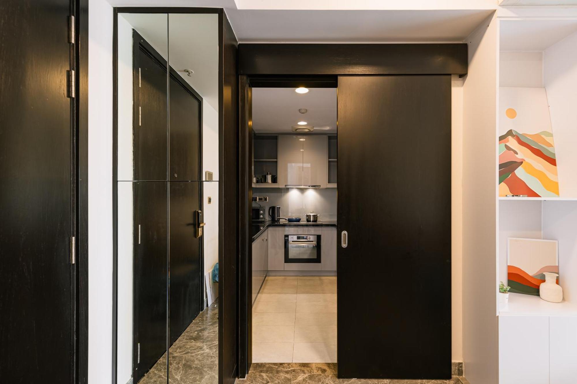 Exclusive 2-3 Bedroom In District 1 Free Pool Gym Sauna Căn hộ TP. Hồ Chí Minh